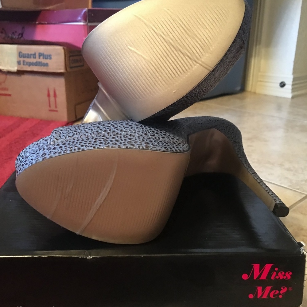 NEVER WORN NEW W/O TAGS "Jocelyn-19" New Purple Heels size 8 - Picture 4 of 5